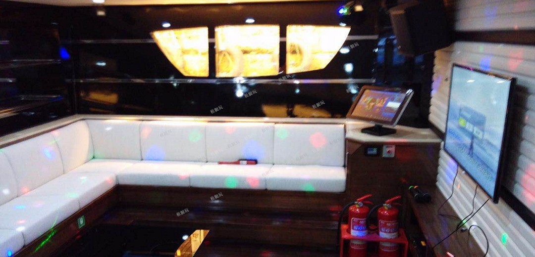 72英尺三層飛橋游艇